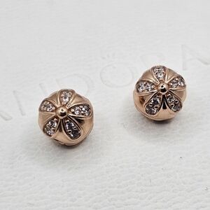 🌼 Authentic Pandora ⭐️RETIRED⭐️ ROSE DAISY CLIPS